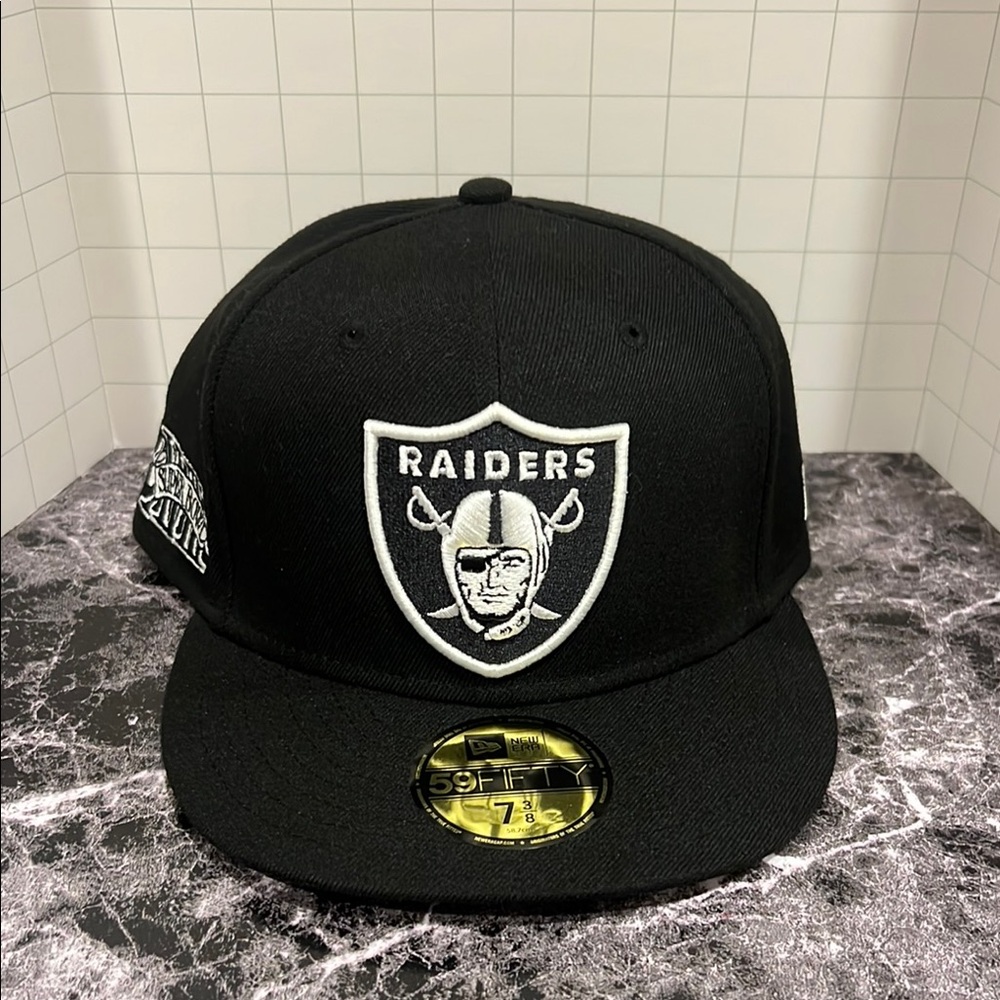 NEW ERA LAS VEGAS RAIDERS BLACK & WHITE SUPERBOWL XVIII SIDEPATCH 59FIFTY FITTED